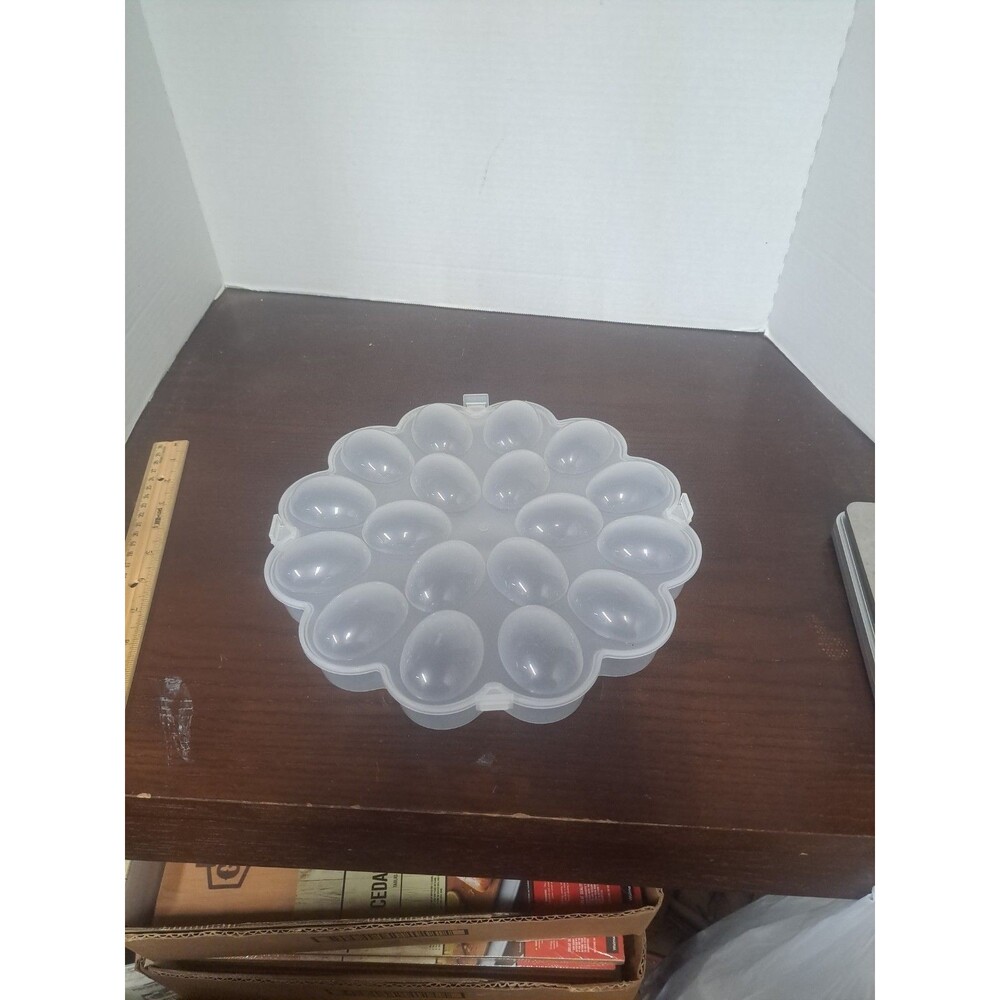 Plastic Egg Holder Holds 18 Eggs Snap On Locking Lid